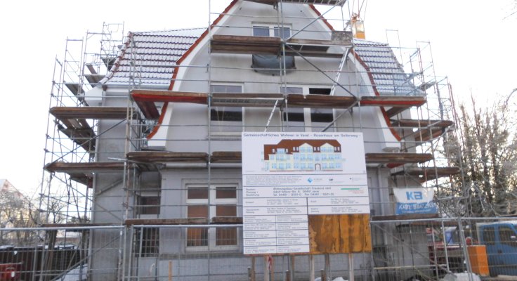 Wohnprojekt Rosenhaus am Seilerweg, Gebäudeansicht mit Gerüst